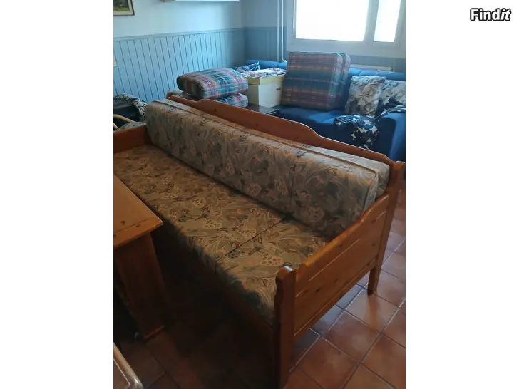 Säljes Bäddsoffa med förvaringslåda/extra säng