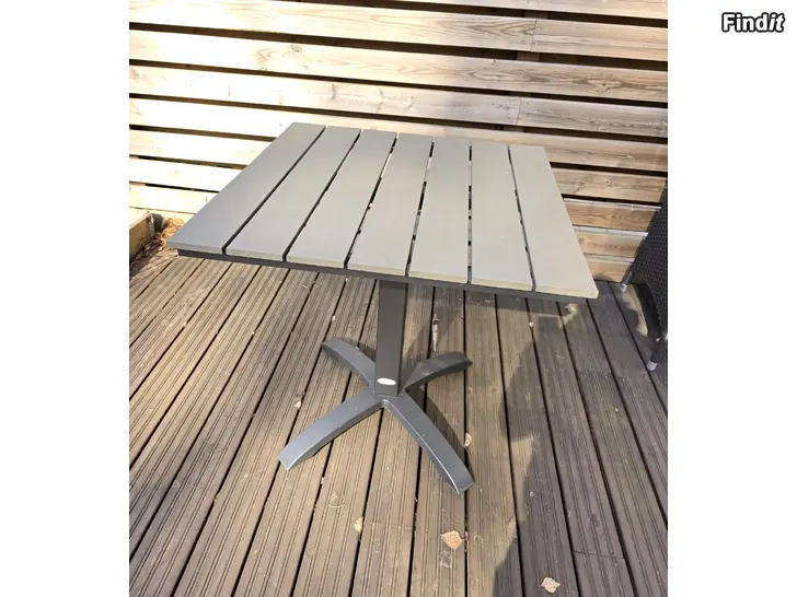 Myydään Puutarha-/parvekepöytä
