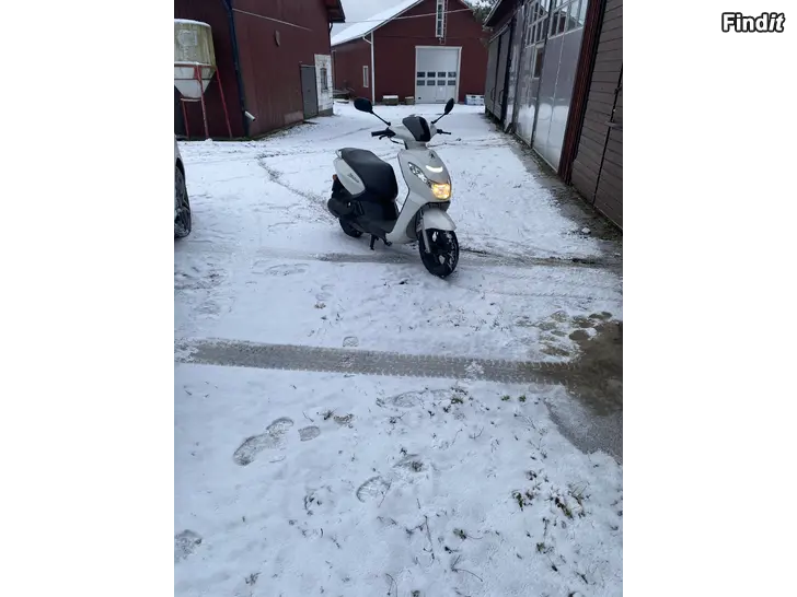 Myydään Peugeot kisbee 2022