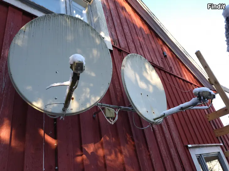 Säljes 2st Satellit Antenn tallrikar i parställning