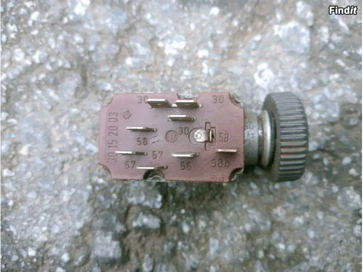 Myydään VW Kupla valokatkasija 311941531B