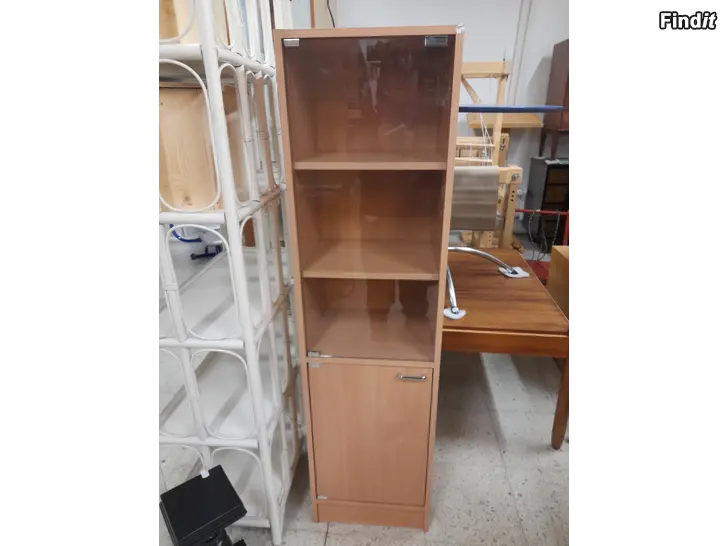 Säljes Skåp med glasdörr