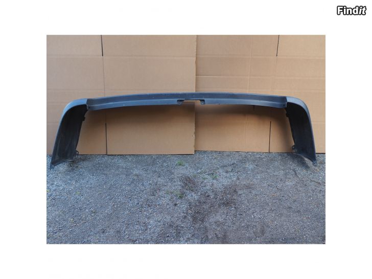 Myydään Toyota Hiace 01-06 takapuskuri 5215926070 rear bumper