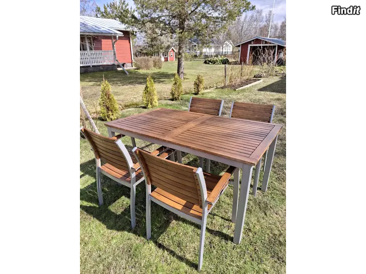 Säljes Trädgårdsbord + 6 stolar i jätte bra skick