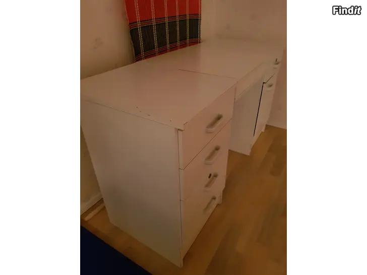 Säljes Sminkbord säljes
