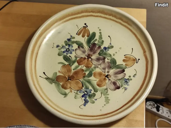 Myydään Kupittaan saven? tarjoilulautanen. Made in Finland