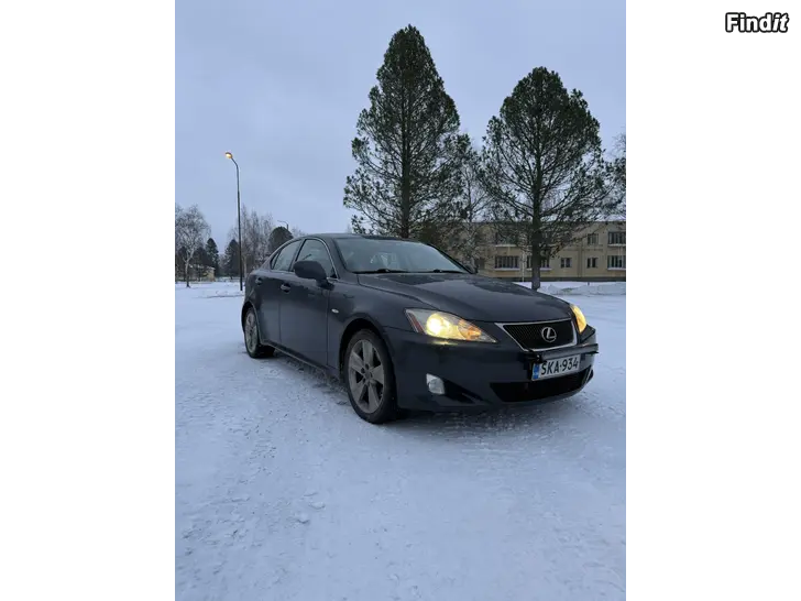 Myydään Lexus is220d