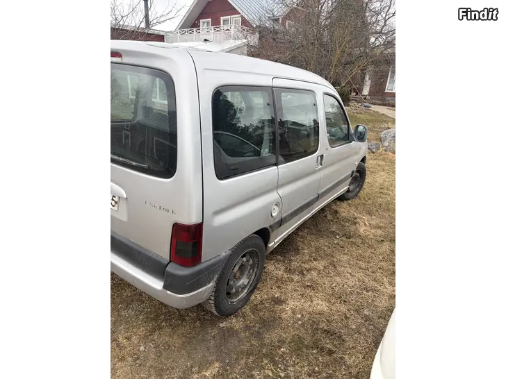 Myydään Peugot partner