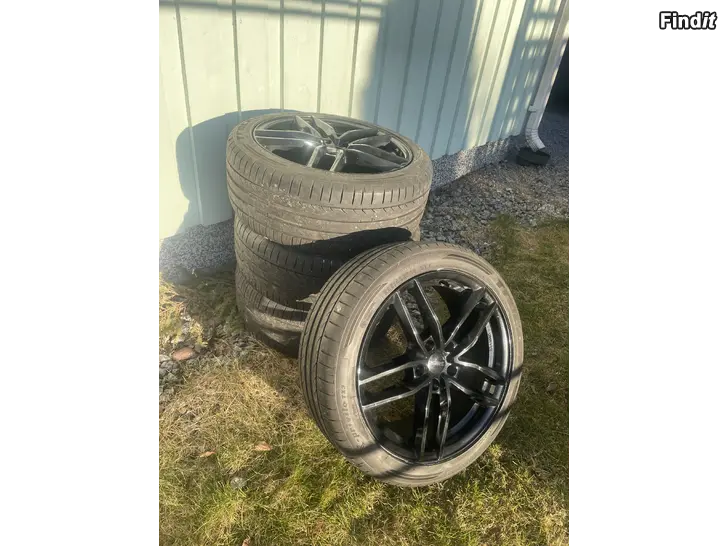 Säljes Fälgar med sommardäck DEZENT TR Black 18 245/40 R18