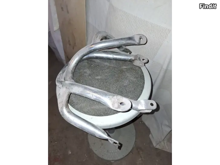 Myydään Douglas Mark v 350 kaatumaraudat