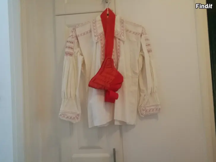 Säljes Skjorta, mössa och livstycke till Lappfjärdsdräkten