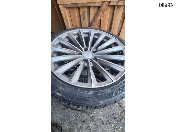 Säljes BMW E39, två fälgserier