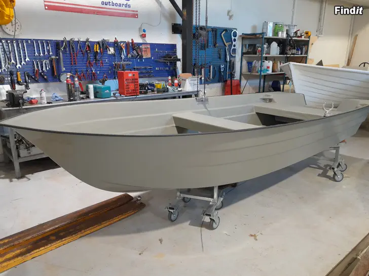 Myydään Båt 410 lång perfekt för 9,9hp utombordare