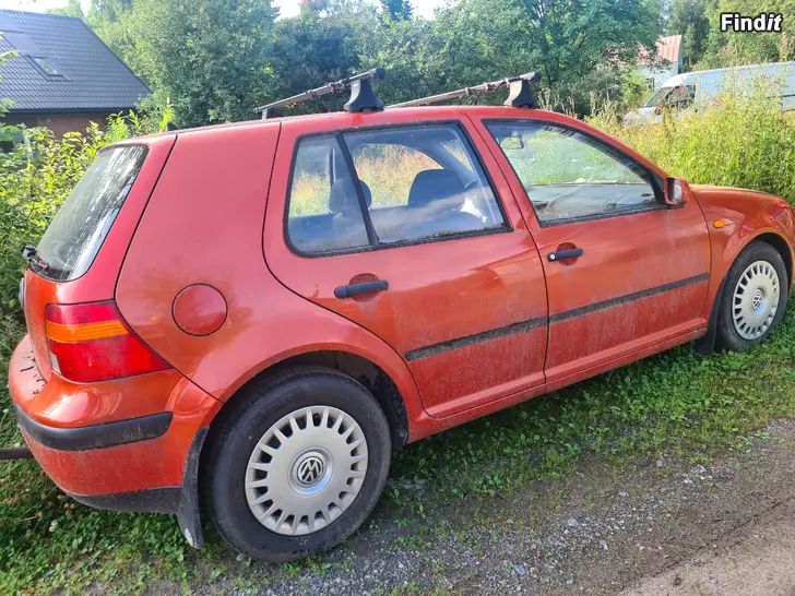 Säljes VW GOLF i delar osina 1998-2004 Tex. BAK KOFÅNGARE