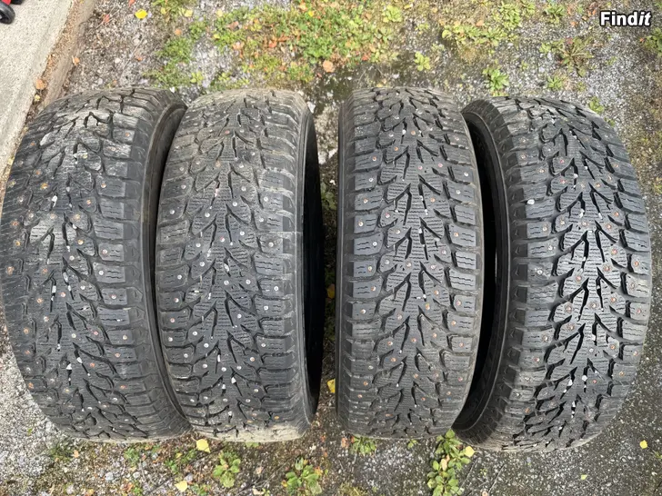 Myydään Nastarenkaat Kumho WinterCraft ICE WI32 215/65R16