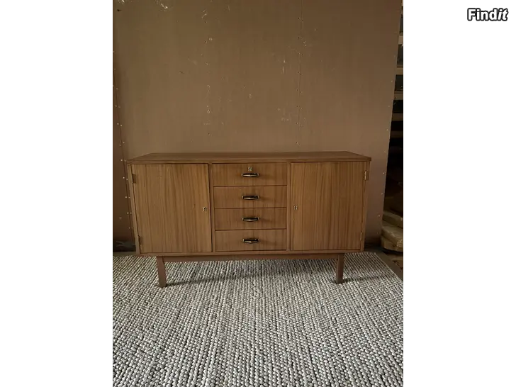 Säljes Teak byrå