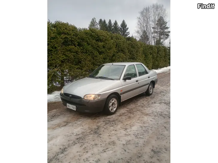 Myydään Ford Escort