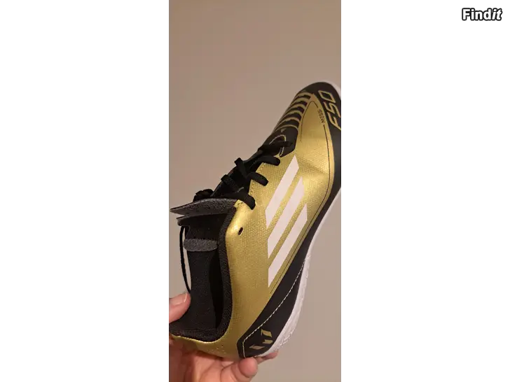 Säljes Adidas futsal-skor i gott skick storl 37 1/3