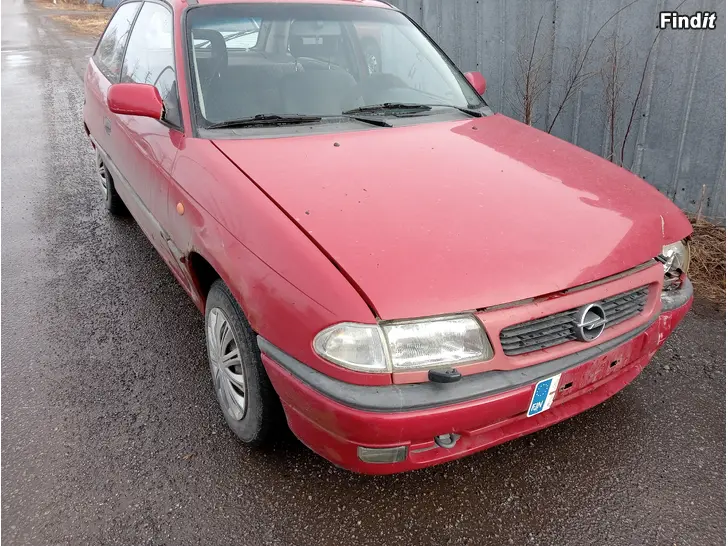 Myydään Opel Astra 1,6 8V manuaali 1997 varaosina