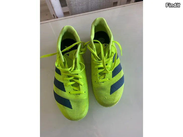Myydään Adidas yleispiikkarit