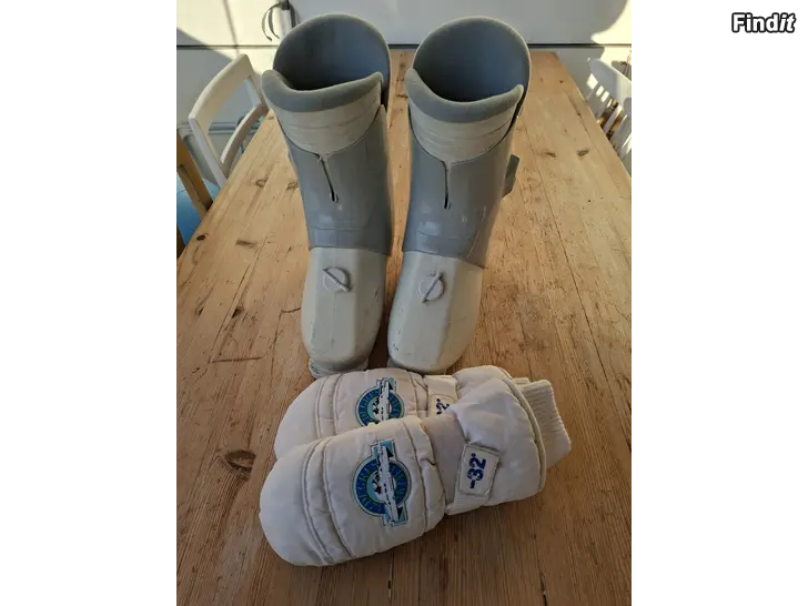 Myydään Naisten laskettelumonot ja kintaat