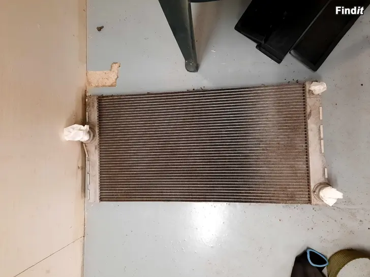 Myydään Bmw F10 520d jäähdytin