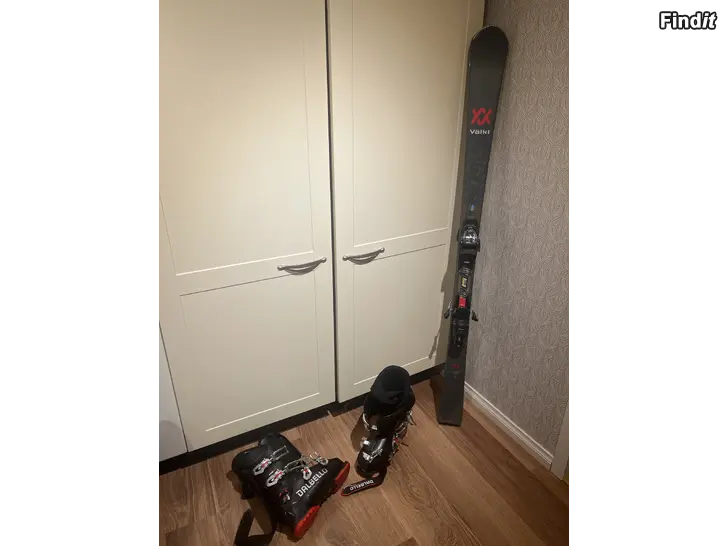 Säljes Slalom skidor + Pjäxor