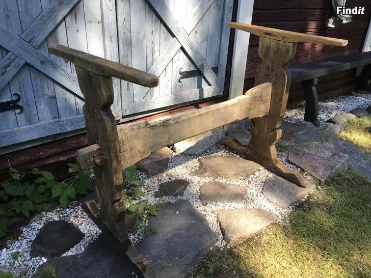 Myydään 1700 luvun Pukinpöydän jalat