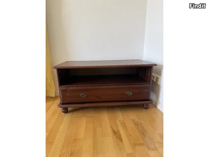 Myydään Tv-bänk