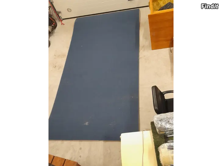 Säljes Stor 35 mm tjock matta för tex. hemma Jumppa Jooga mm
