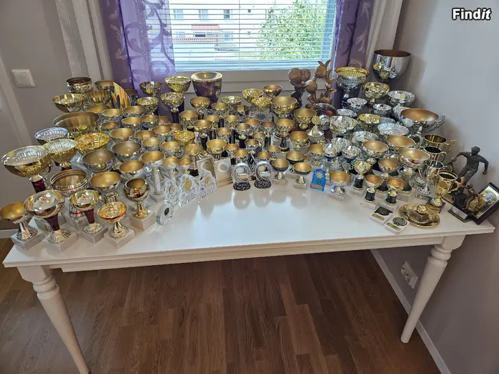 Säljes Pokaler och medaljer