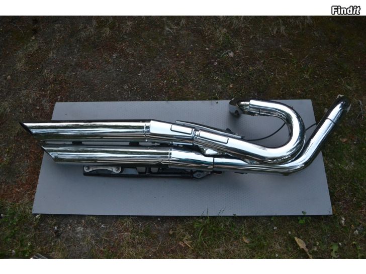 Säljes Suzuki VZR 1800 15-17 Intruder pakoputkisto äänenvaimentajat 1430548G42 ja 1434048G20