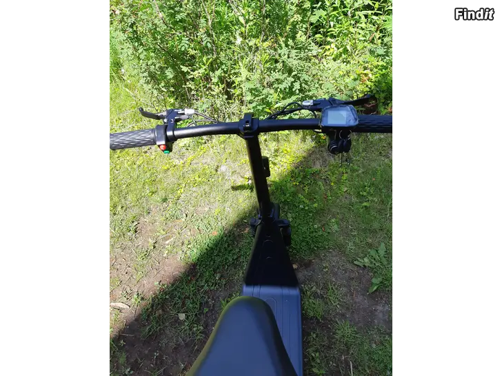 Myydään Käyttämätön sähköpotkulauta istuimella