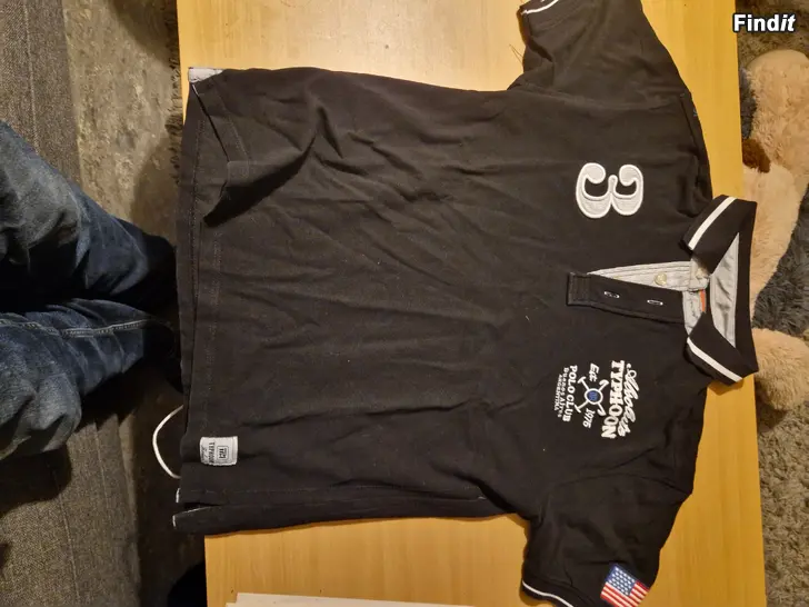 Säljes Tröja st xl........................