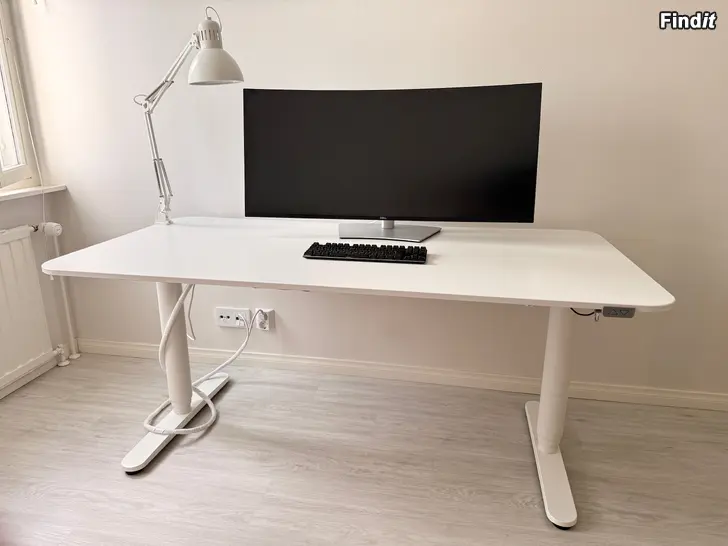 Säljes IKEA Bekant eldrivet skrivbord 160x80