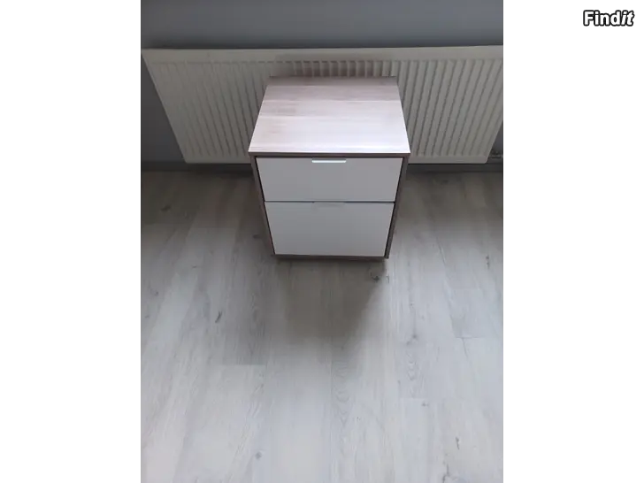 Myydään Yöpöytä 2 kpl