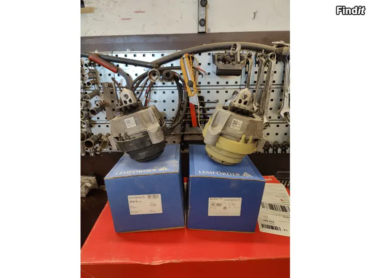 Myydään BMW G31 520d moottorin tukikumit