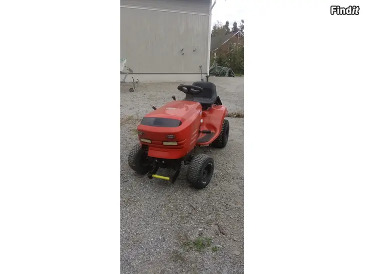 Säljes Traktor med klippare