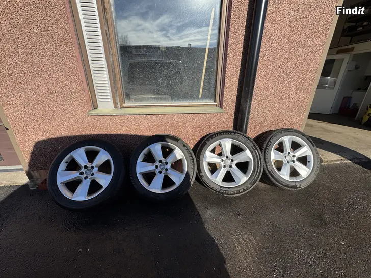 Säljes Audi Q5 Fälgar 19 tum Bra sommardäck
