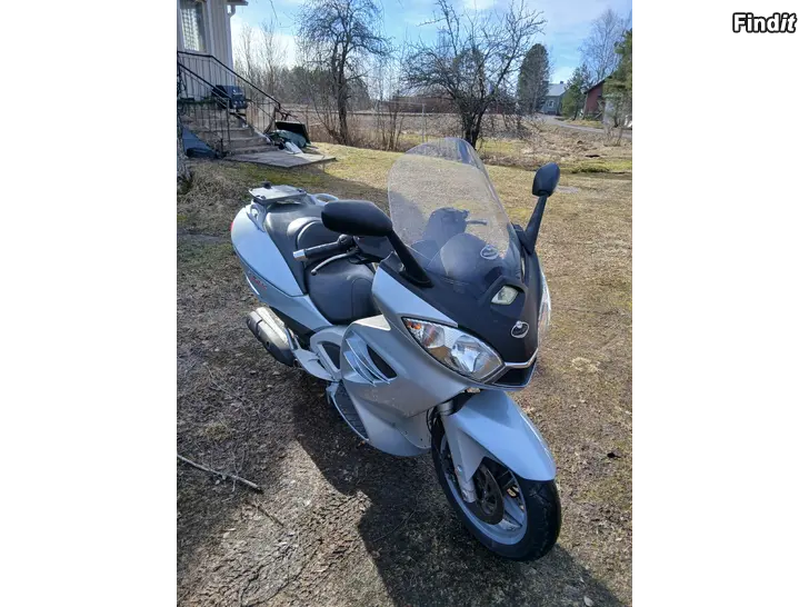 Myydään Hyväkulkuinen iso skootteri