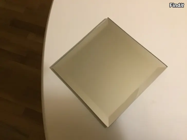 Säljes 1 st vackert Spegelunderlägg