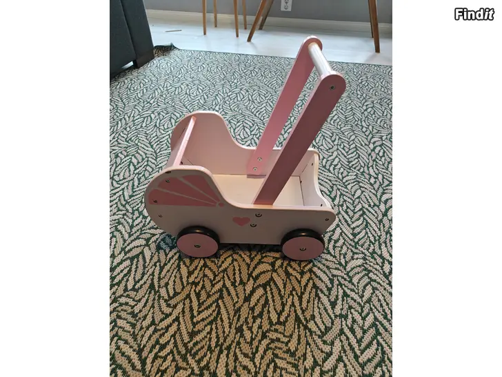 Säljes Dockvagn i trä