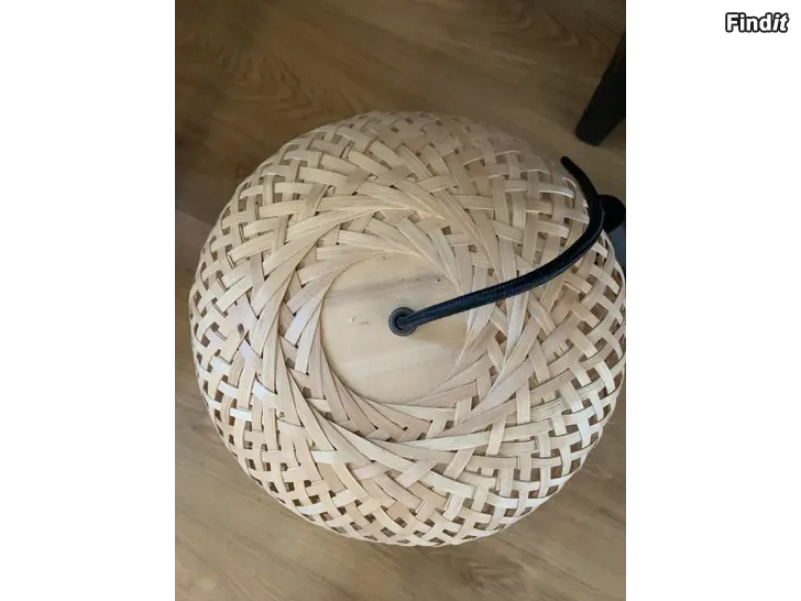 Säljes Lampa lampskärm taklampa