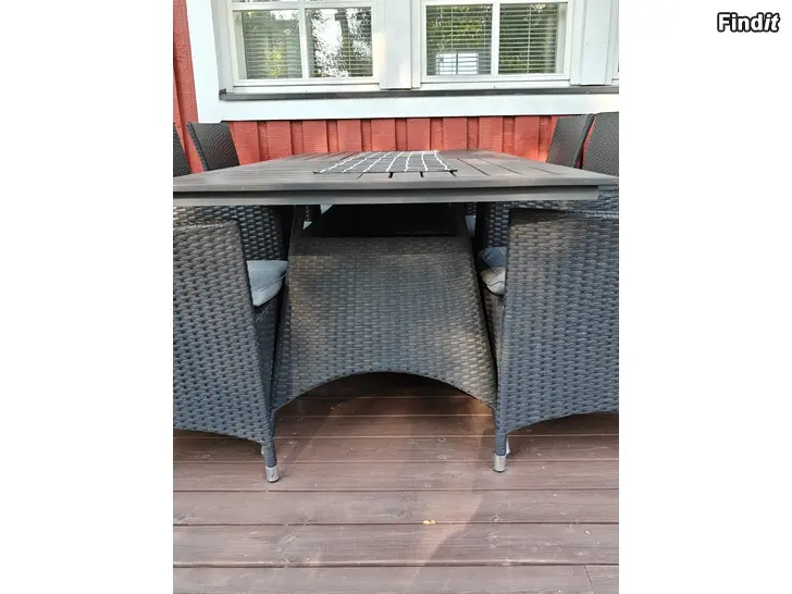Säljes Stort trädgårdsbord
