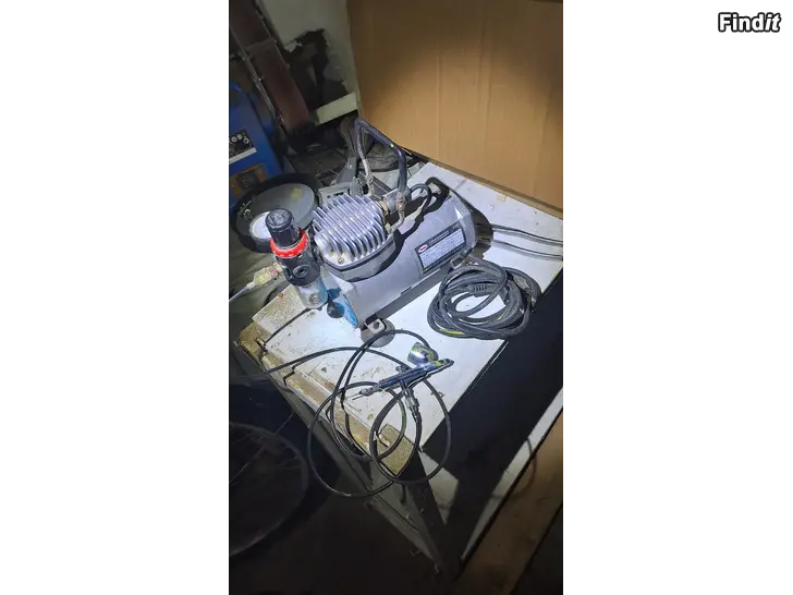 Säljes Kompressor för airbrushmålning + airbrush