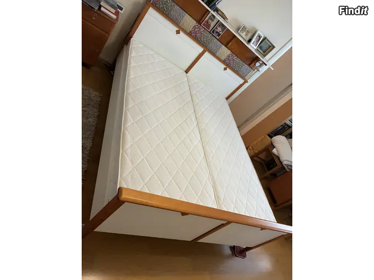 Säljes Sängstomme + madrasser