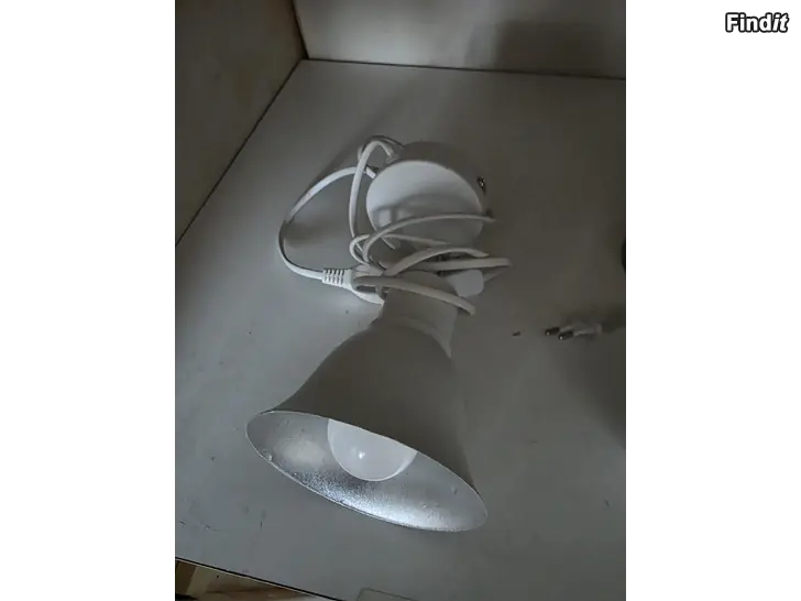 Myydään Vägglampa