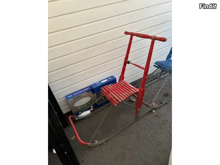 Säljes Spark esla röd