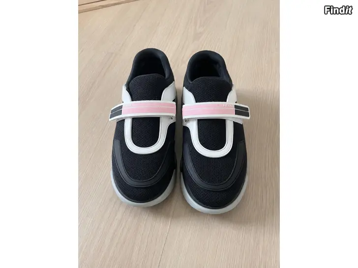Myydään Prada Cloudbust lenkkarit 39