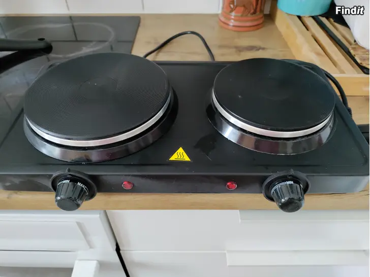 Myydään Kaksilevyinen keittolevy 2500 W